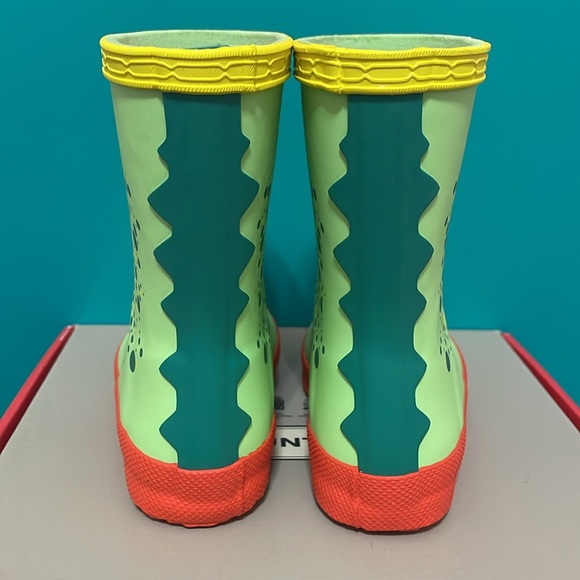 Hunter NWT baby boy or girl size 5 green chameleon character rain boots! - Picture 8 of 11
